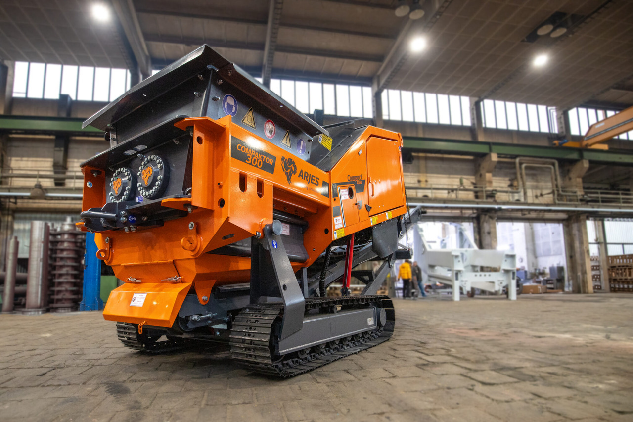 Arjes Compaktor 300 - Ipari aprítógép: 1 kép. Arjes Compaktor 300 - Ipari aprítógép: 1 kép.