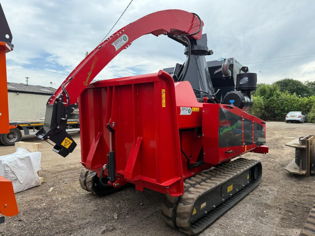 UFKES 942 Chipper - Faaprító: 1 kép. UFKES 942 Chipper - Faaprító: 1 kép.
