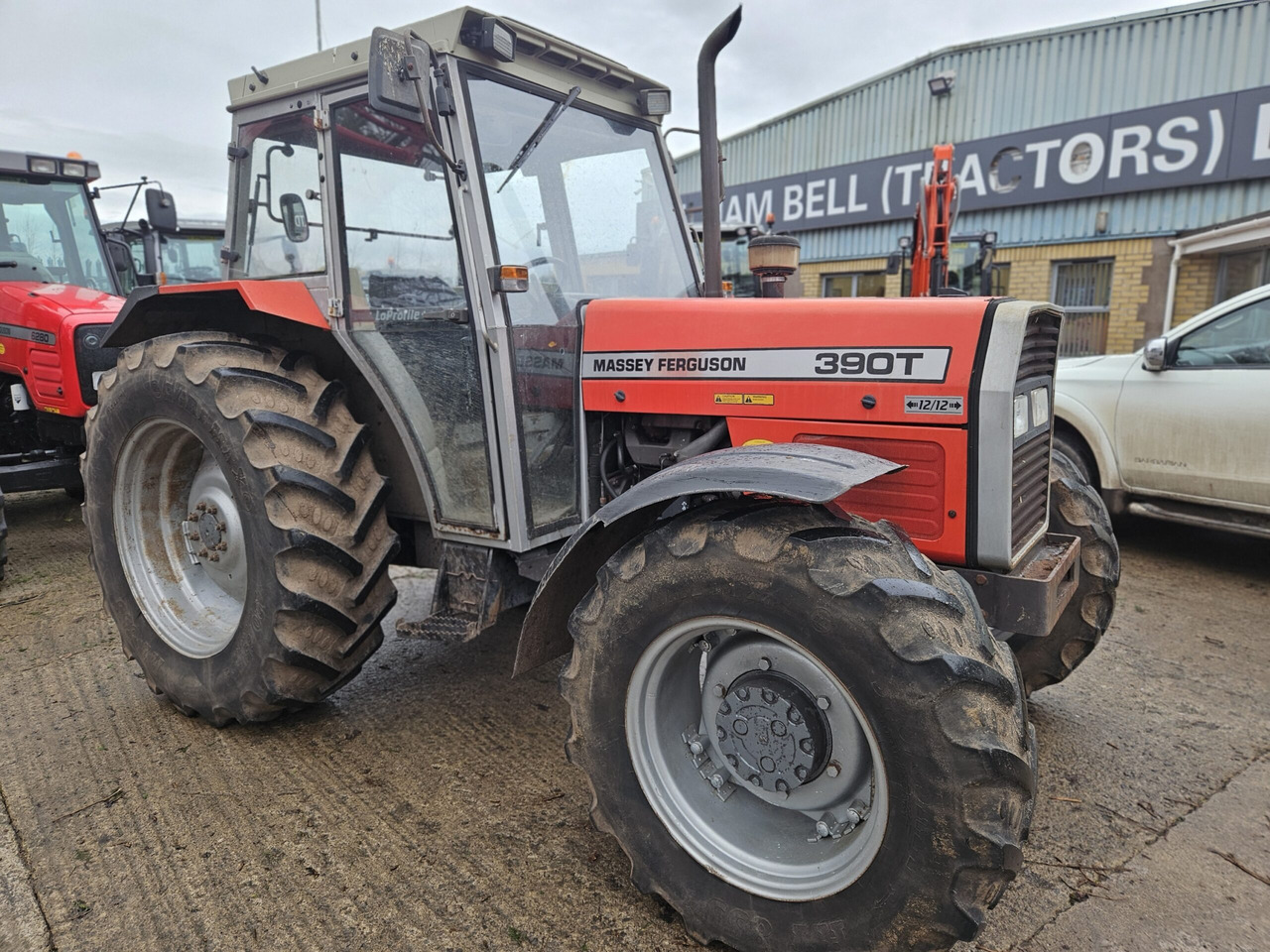 1993 MF 390T 4wd tractor, good off farm condition - Traktor: 1 kép. 1993 MF 390T 4wd tractor, good off farm condition - Traktor: 1 kép.