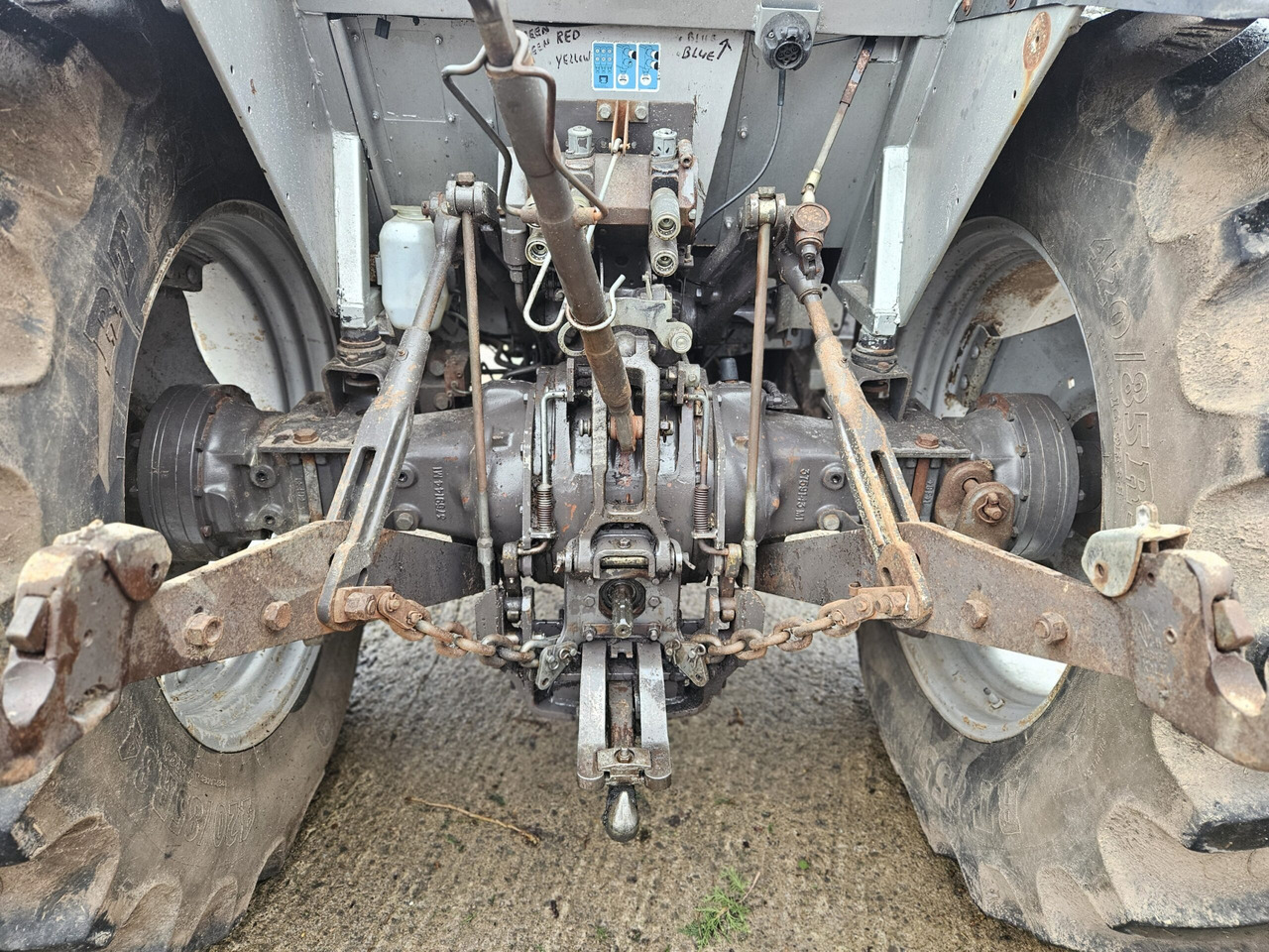 1993 MF 390T 4wd tractor, good off farm condition - Traktor: 4 kép. 1993 MF 390T 4wd tractor, good off farm condition - Traktor: 4 kép.