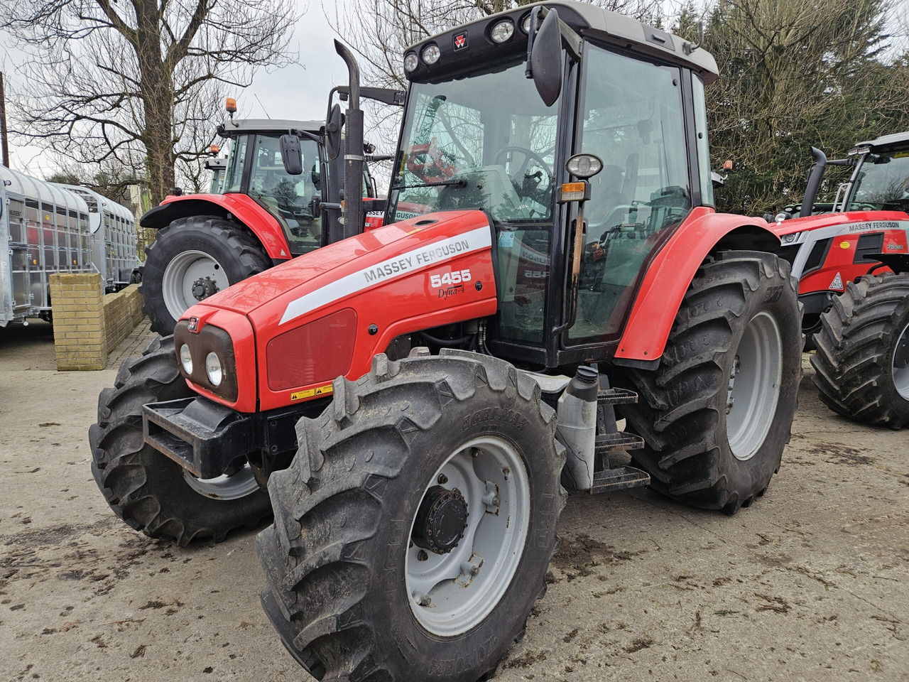 2007 MF 5455, 520R38 Wide Wheels - Traktor: 2 kép. 2007 MF 5455, 520R38 Wide Wheels - Traktor: 2 kép.