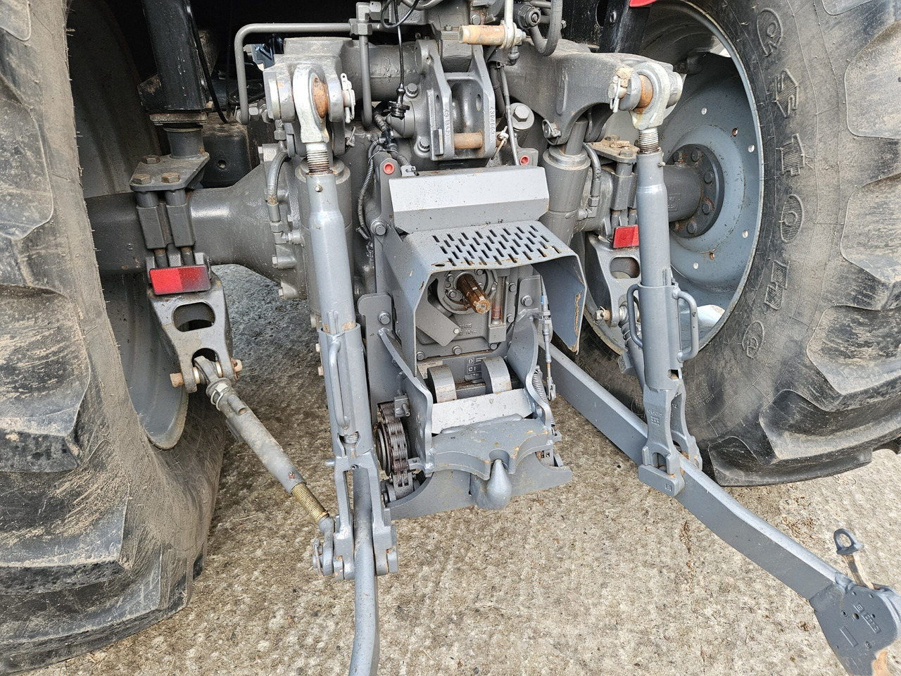 2013 MF 5440 4wd tractor, Very Nice. - Traktor: 4 kép. 2013 MF 5440 4wd tractor, Very Nice. - Traktor: 4 kép.