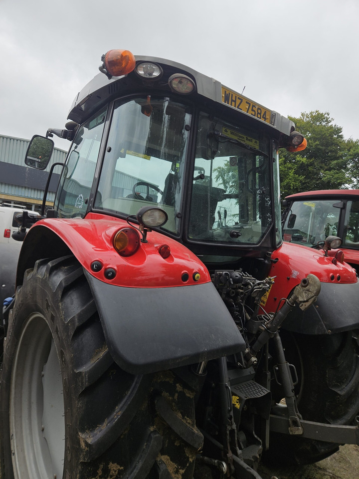2020 5713S with loader - Traktor: 2 kép. 2020 5713S with loader - Traktor: 2 kép.