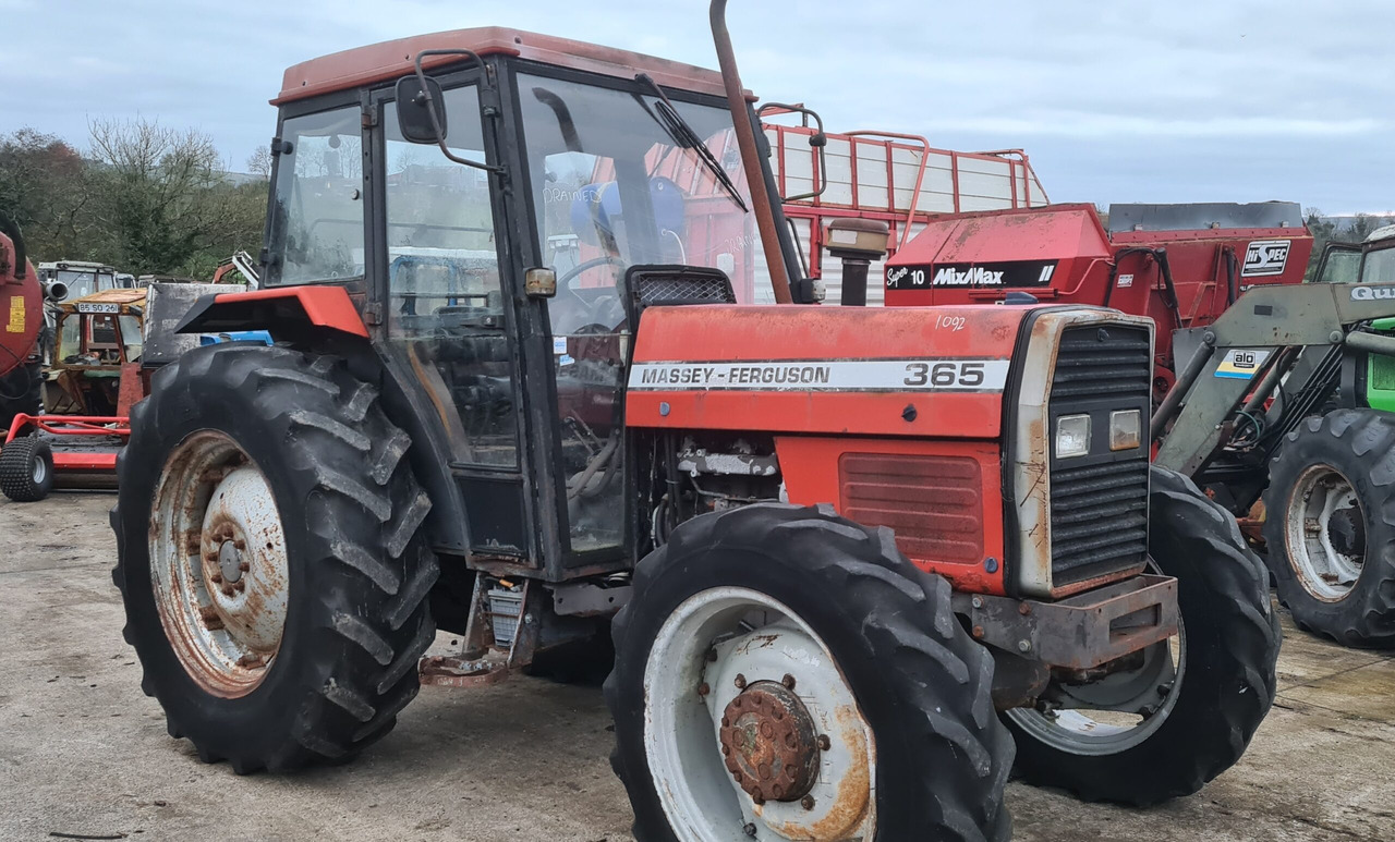365 4wd - Traktor: 1 kép. 365 4wd - Traktor: 1 kép.