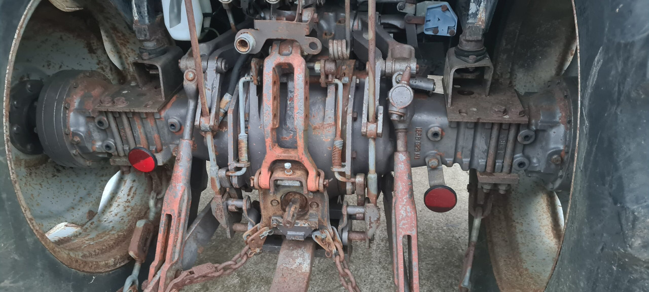 365 4wd - Traktor: 4 kép. 365 4wd - Traktor: 4 kép.