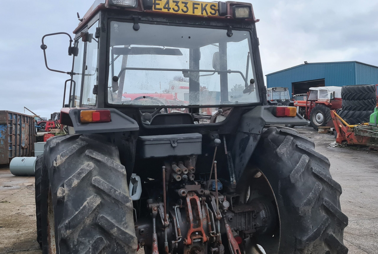 365 4wd - Traktor: 3 kép. 365 4wd - Traktor: 3 kép.