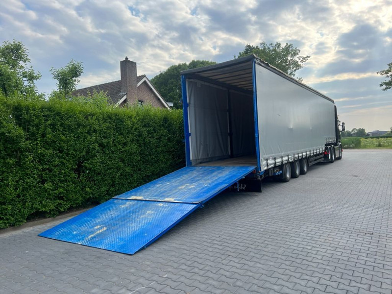 Kögel Semi dieplader met oprijklep - Félpótkocsi mélybölcsős: 3 kép. Kögel Semi dieplader met oprijklep - Félpótkocsi mélybölcsős: 3 kép.