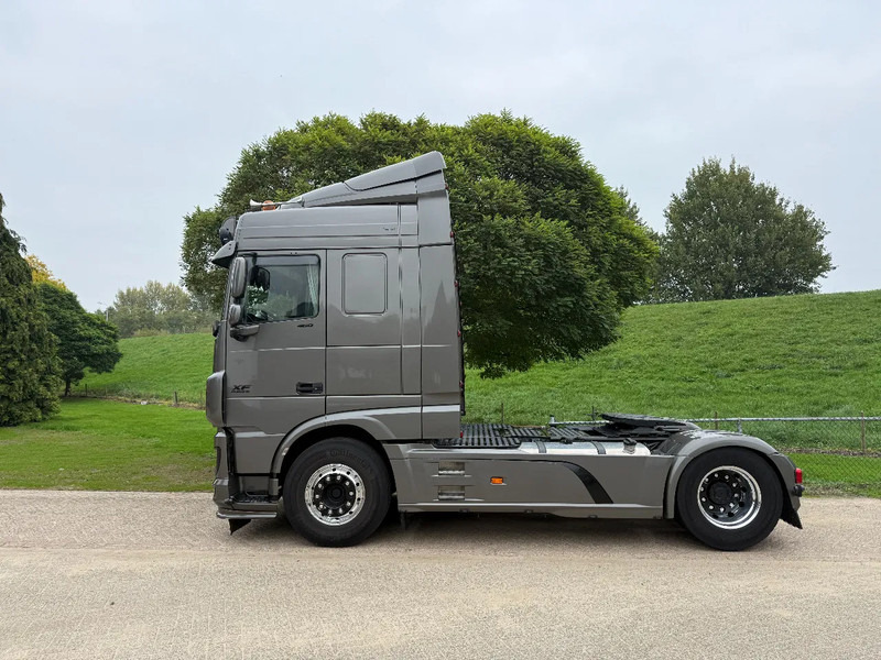 DAF XF 460 4x2 TOP Showtruck - Nyergesvontató: 2 kép. DAF XF 460 4x2 TOP Showtruck - Nyergesvontató: 2 kép.