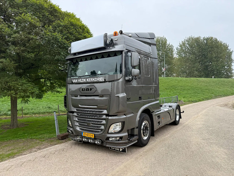 DAF XF 460 4x2 TOP Showtruck - Nyergesvontató: 1 kép. DAF XF 460 4x2 TOP Showtruck - Nyergesvontató: 1 kép.