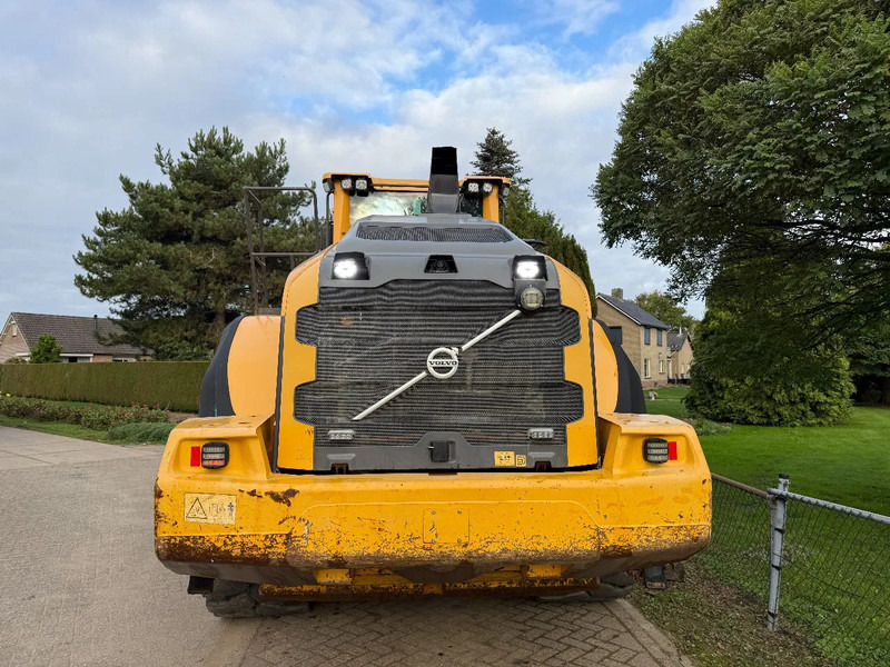 Volvo L180H CDC First Owner orginal Good Tyres - Gumikerekes homlokrakodó: 4 kép. Volvo L180H CDC First Owner orginal Good Tyres - Gumikerekes homlokrakodó: 4 kép.