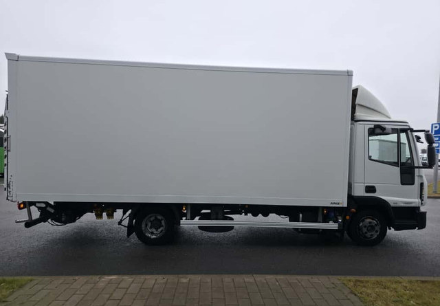 IvecoEurocargo - Dobozos felépítményű teherautó: 5 kép. IvecoEurocargo - Dobozos felépítményű teherautó: 5 kép.