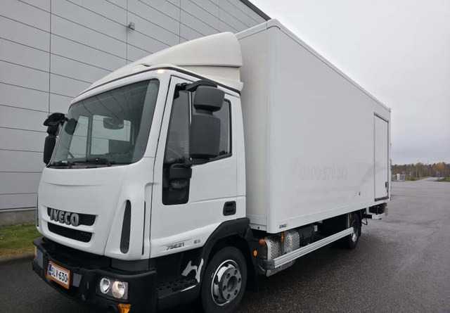 IvecoEurocargo - Dobozos felépítményű teherautó: 1 kép. IvecoEurocargo - Dobozos felépítményű teherautó: 1 kép.