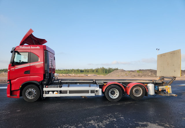 IvecoS-Way 6x2 LNG / LBG - Alvaz teherautó: 2 kép. IvecoS-Way 6x2 LNG / LBG - Alvaz teherautó: 2 kép.
