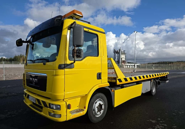 MANTGL 8.180 4x2 Wilhelm Wellmeyer - Vontató: 1 kép. MANTGL 8.180 4x2 Wilhelm Wellmeyer - Vontató: 1 kép.