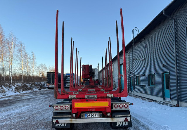 Rönkszállító teherautó Mercedes-BenzArocs: 6 kép.