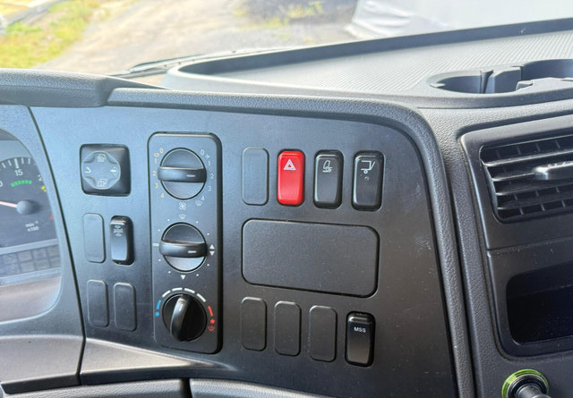 Dobozos felépítményű teherautó Mercedes-BenzAtego kaappi + perälauta: 18 kép. Dobozos felépítményű teherautó Mercedes-BenzAtego kaappi + perälauta: 18 kép.