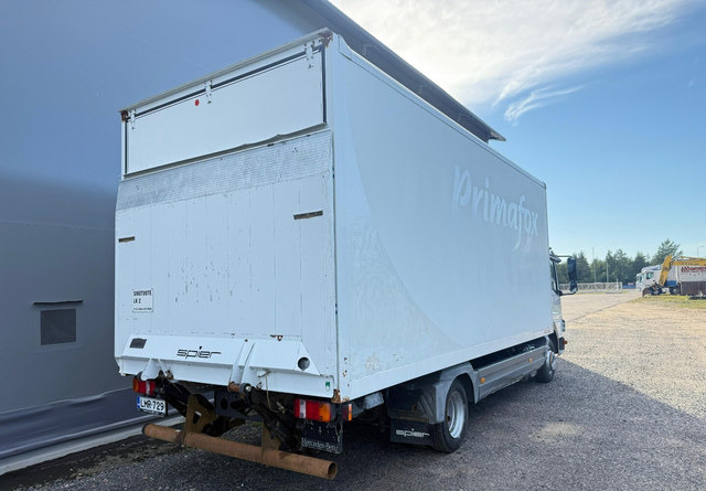 Mercedes-BenzAtego kaappi + perälauta - Dobozos felépítményű teherautó: 5 kép. Mercedes-BenzAtego kaappi + perälauta - Dobozos felépítményű teherautó: 5 kép.