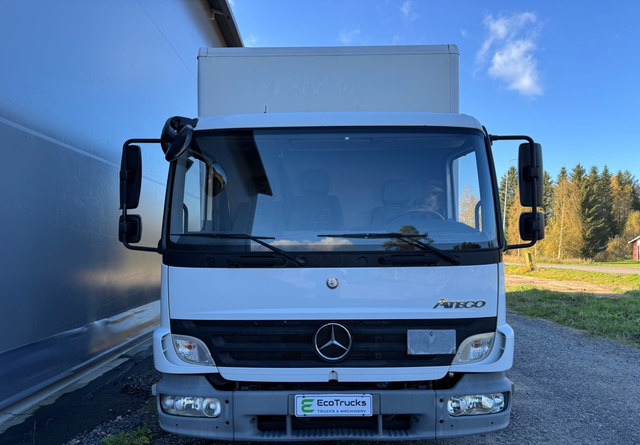 Dobozos felépítményű teherautó Mercedes-BenzAtego kaappi + perälauta: 8 kép.