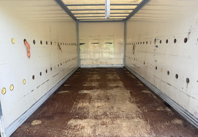 Dobozos felépítményű teherautó Mercedes-BenzAtego kaappi + perälauta: 10 kép. Dobozos felépítményű teherautó Mercedes-BenzAtego kaappi + perälauta: 10 kép.