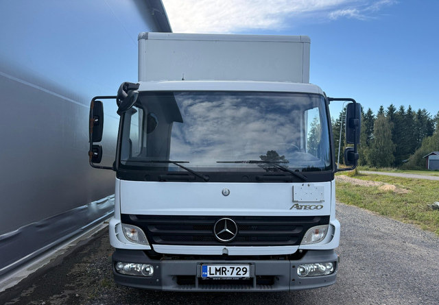 Dobozos felépítményű teherautó Mercedes-BenzAtego kaappi + perälauta: 8 kép. Dobozos felépítményű teherautó Mercedes-BenzAtego kaappi + perälauta: 8 kép.