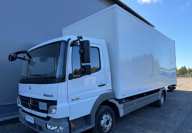 Mercedes-BenzAtego kaappi + perälauta - Dobozos felépítményű teherautó: 1 kép. Mercedes-BenzAtego kaappi + perälauta - Dobozos felépítményű teherautó: 1 kép.