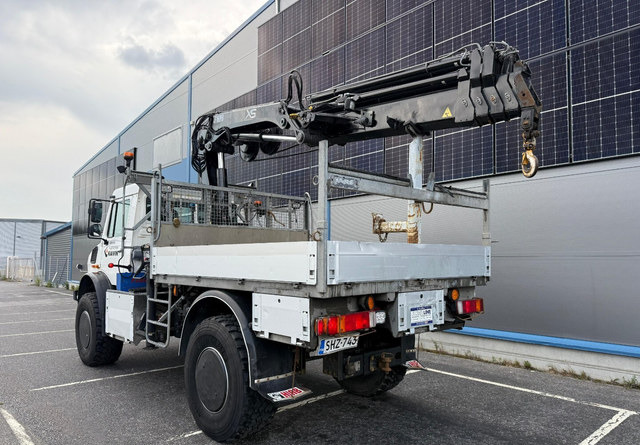 Mercedes-BenzUnimog U5000 + Hiab 099 E-4 - Platós teherautó, Darus autó: 3 kép. Mercedes-BenzUnimog U5000 + Hiab 099 E-4 - Platós teherautó, Darus autó: 3 kép.