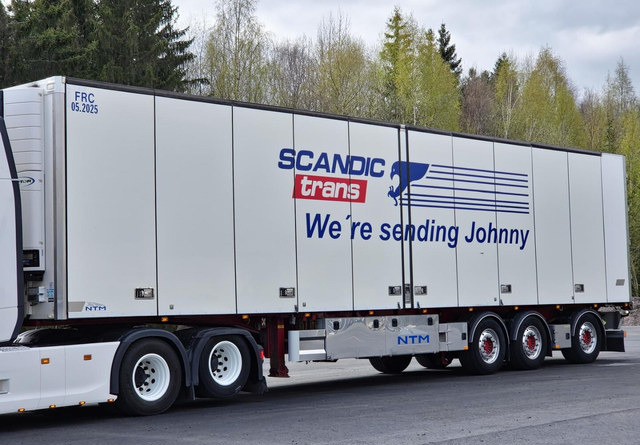 NTMFRC - Félpótkocsi dobozos: 2 kép. NTMFRC - Félpótkocsi dobozos: 2 kép.