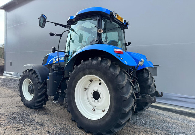 New Holland T7.200 - Traktor: 3 kép. New Holland T7.200 - Traktor: 3 kép.