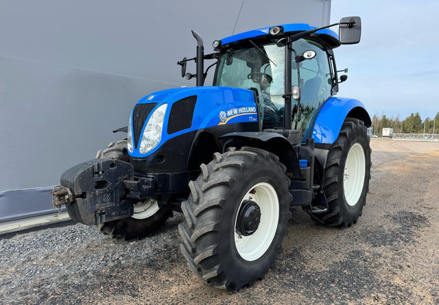 New HollandT7.200 - Traktor: 1 kép. New HollandT7.200 - Traktor: 1 kép.