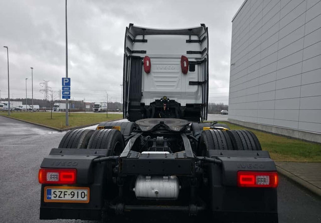 IvecoS-Way 480 6x2 Hieno! - Nyergesvontató: 4 kép. IvecoS-Way 480 6x2 Hieno! - Nyergesvontató: 4 kép.