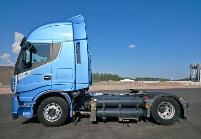 IvecoStralis 460 4x2 CNG / LNG - Nyergesvontató: 2 kép. IvecoStralis 460 4x2 CNG / LNG - Nyergesvontató: 2 kép.
