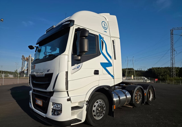 IvecoStralis 460 6x2 LNG/LBG - Nyergesvontató: 1 kép. IvecoStralis 460 6x2 LNG/LBG - Nyergesvontató: 1 kép.