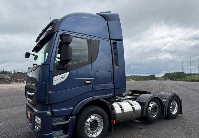 IvecoStralis 460 LNG / LBG - Nyergesvontató: 1 kép. IvecoStralis 460 LNG / LBG - Nyergesvontató: 1 kép.