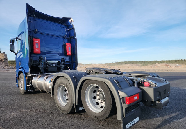 ScaniaR410 LNG / LBG 6x2 - Nyergesvontató: 3 kép. ScaniaR410 LNG / LBG 6x2 - Nyergesvontató: 3 kép.