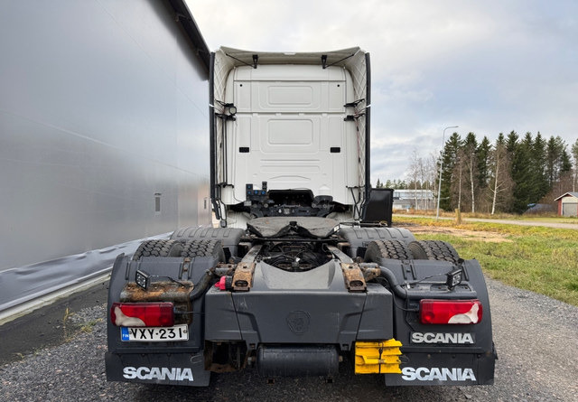 ScaniaR560 - Nyergesvontató: 4 kép. ScaniaR560 - Nyergesvontató: 4 kép.