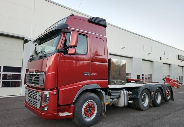 Volvo FH16 600 8x4 - Nyergesvontató: 1 kép. Volvo FH16 600 8x4 - Nyergesvontató: 1 kép.