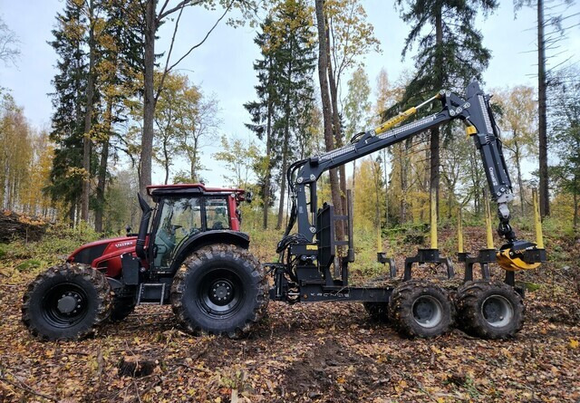 ValtraN123 + Kronos 140 4WDM + Cranab FC8 - Erdészeti traktor, Erdészeti pótkocsi: 2 kép. ValtraN123 + Kronos 140 4WDM + Cranab FC8 - Erdészeti traktor, Erdészeti pótkocsi: 2 kép.