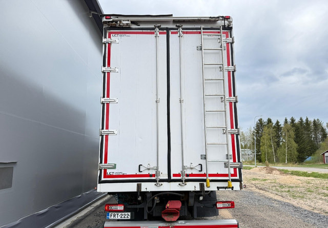 Volvo FH 540 8x4 66m3 - Dobozos felépítményű teherautó: 5 kép. Volvo FH 540 8x4 66m3 - Dobozos felépítményű teherautó: 5 kép.