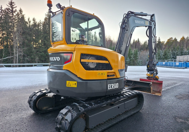 VolvoECR58D + Engcon, Novatron - Lánctalpas kotró: 5 kép. VolvoECR58D + Engcon, Novatron - Lánctalpas kotró: 5 kép.