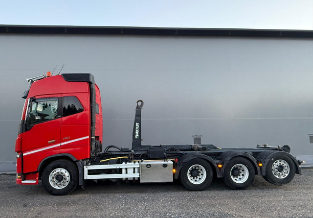 VolvoFH16 750 8X4 - Horgos rakodó teherautó: 2 kép. VolvoFH16 750 8X4 - Horgos rakodó teherautó: 2 kép.