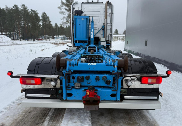 VolvoFh13 540 - Horgos rakodó teherautó: 4 kép. VolvoFh13 540 - Horgos rakodó teherautó: 4 kép.