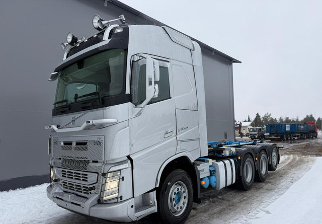 VolvoFh13 540 - Horgos rakodó teherautó: 1 kép. VolvoFh13 540 - Horgos rakodó teherautó: 1 kép.