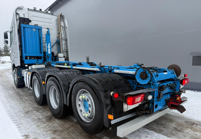 VolvoFh13 540 - Horgos rakodó teherautó: 3 kép. VolvoFh13 540 - Horgos rakodó teherautó: 3 kép.