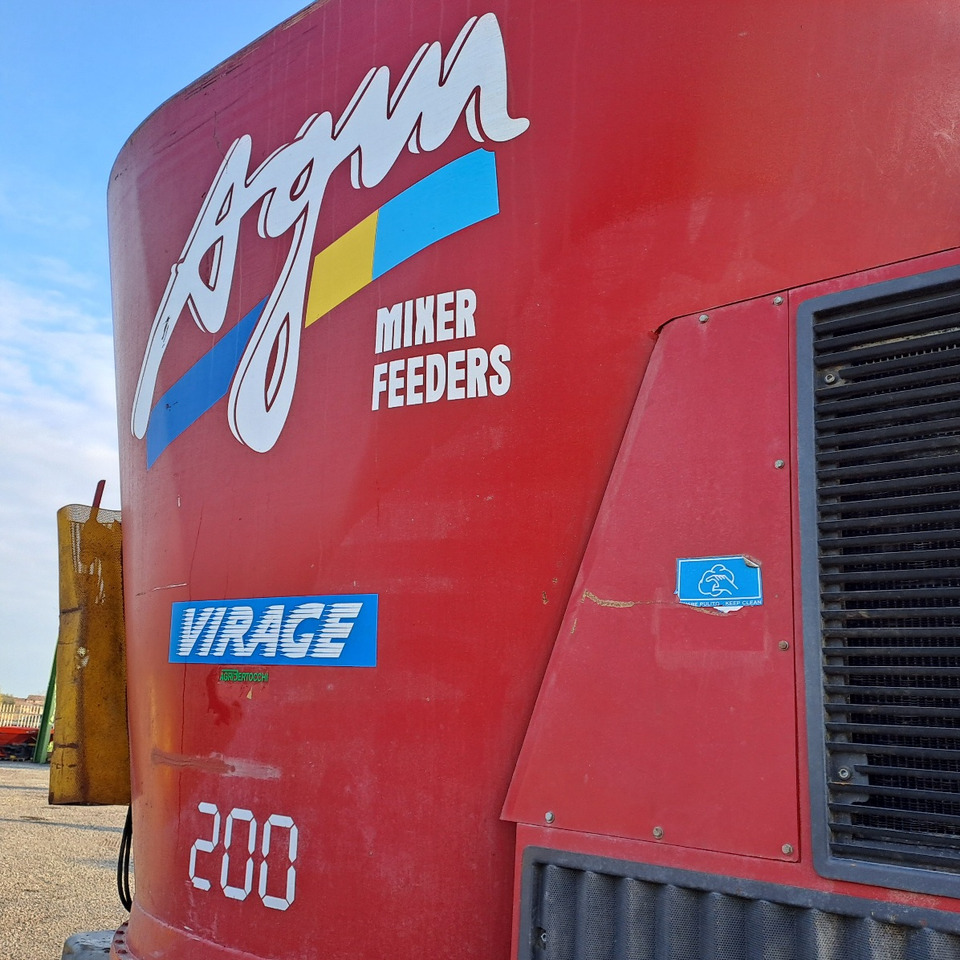 CARRO MISCELATORE SEMOVENTE AGM MIRAGE 200 - Etetőkocsi: 4 kép. CARRO MISCELATORE SEMOVENTE AGM MIRAGE 200 - Etetőkocsi: 4 kép.