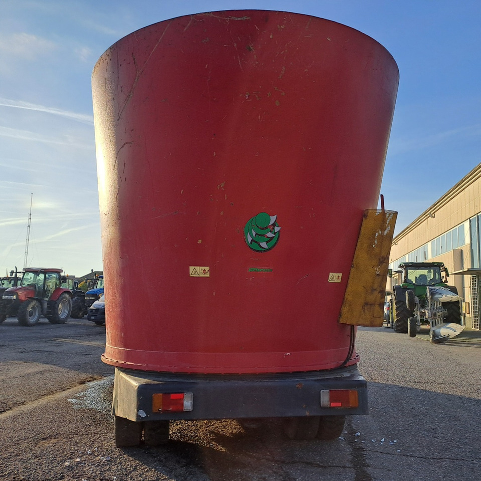 CARRO MISCELATORE SEMOVENTE AGM MIRAGE 200 - Etetőkocsi: 5 kép. CARRO MISCELATORE SEMOVENTE AGM MIRAGE 200 - Etetőkocsi: 5 kép.