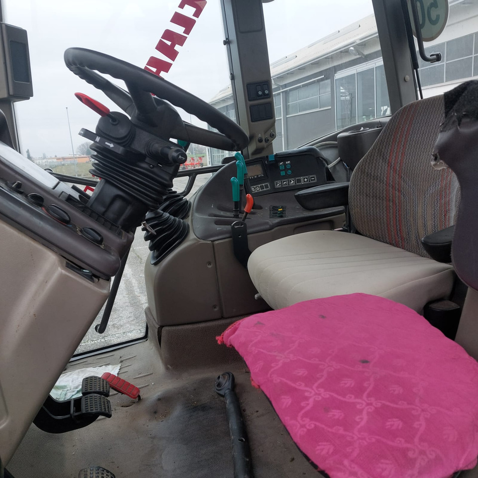 CLAAS ARES 836 RZ - Traktor: 2 kép. CLAAS ARES 836 RZ - Traktor: 2 kép.