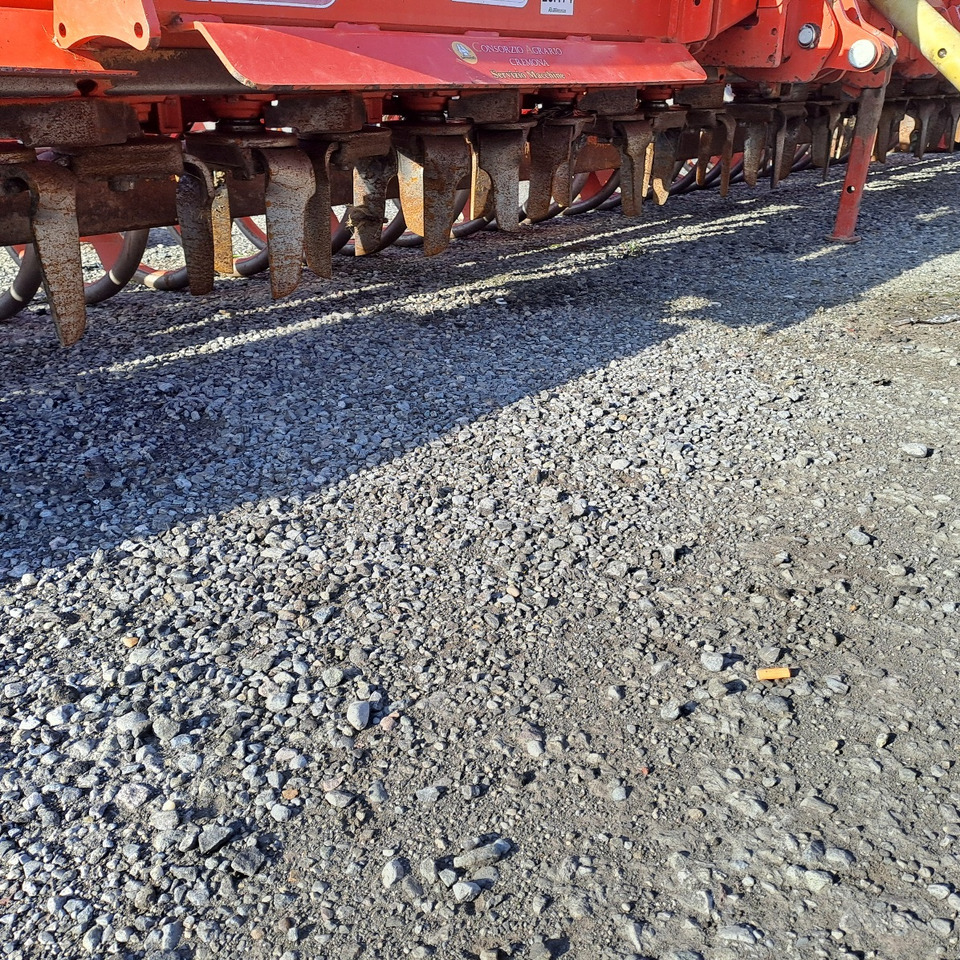 ERPICE ROTANTE PIEGHEVOLE MASCHIO AQUILA RAP 7000 - Talajmaró: 3 kép. ERPICE ROTANTE PIEGHEVOLE MASCHIO AQUILA RAP 7000 - Talajmaró: 3 kép.