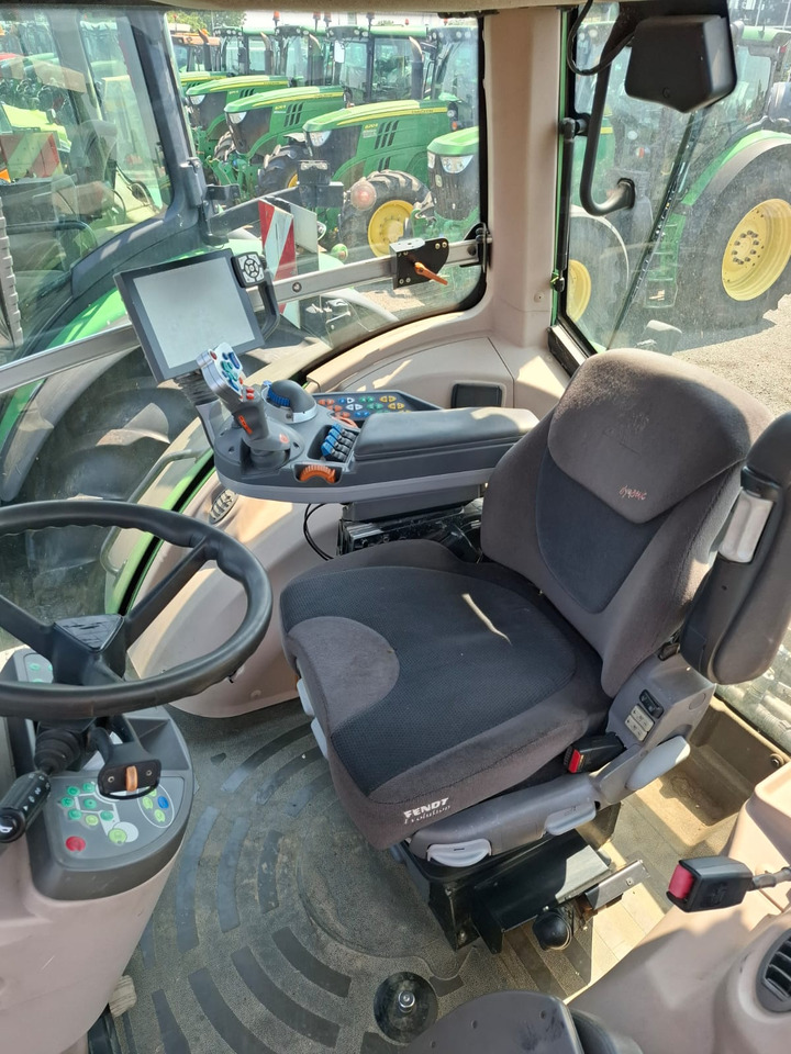 FENDT 828 VARIO PROFIPLUS - Traktor: 2 kép. FENDT 828 VARIO PROFIPLUS - Traktor: 2 kép.