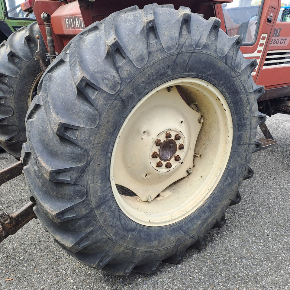 FIAT 880 DT - Traktor: 5 kép. FIAT 880 DT - Traktor: 5 kép.