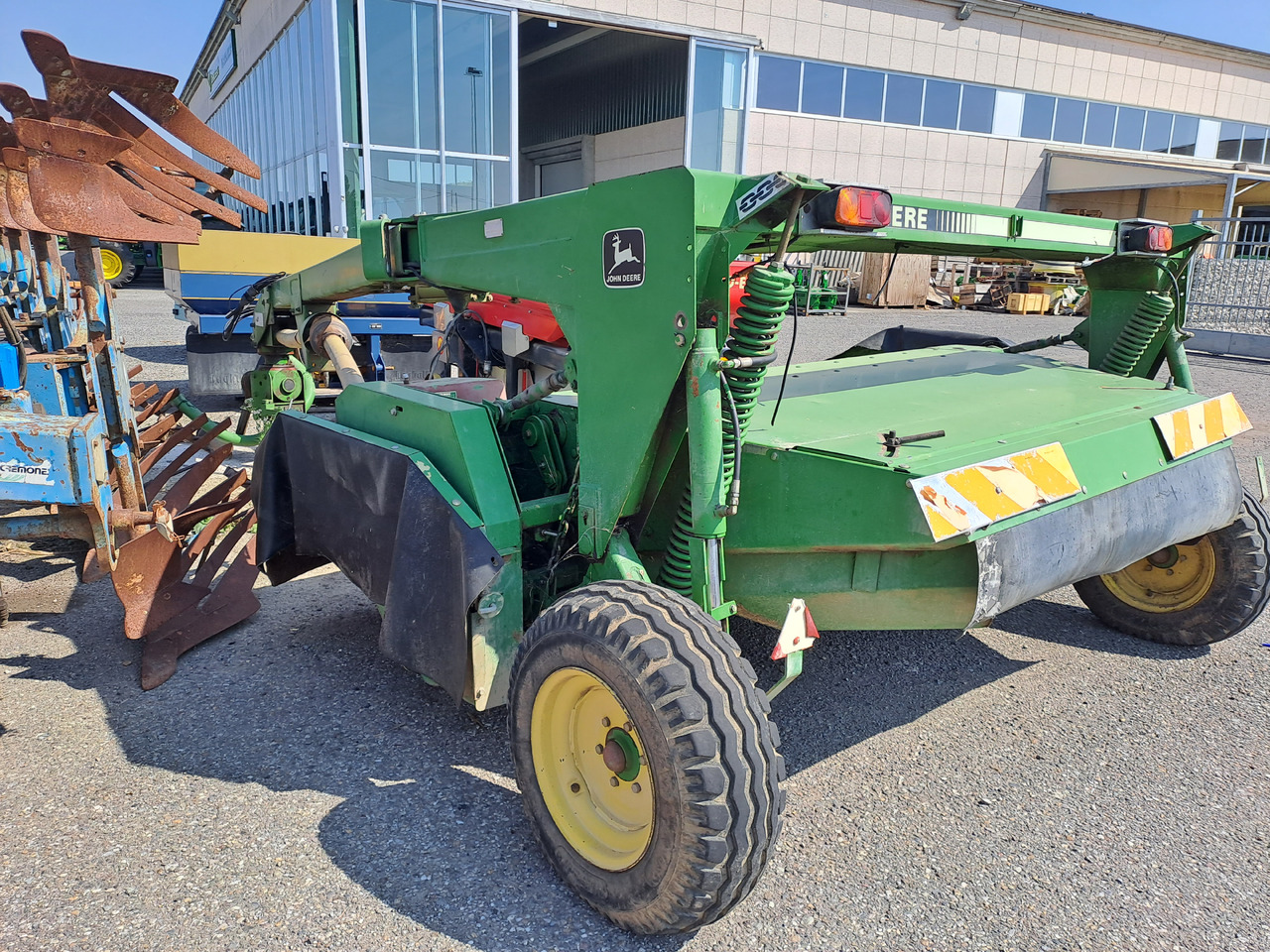 JOHN DEERE 1460 - Fűkasza: 1 kép. JOHN DEERE 1460 - Fűkasza: 1 kép.